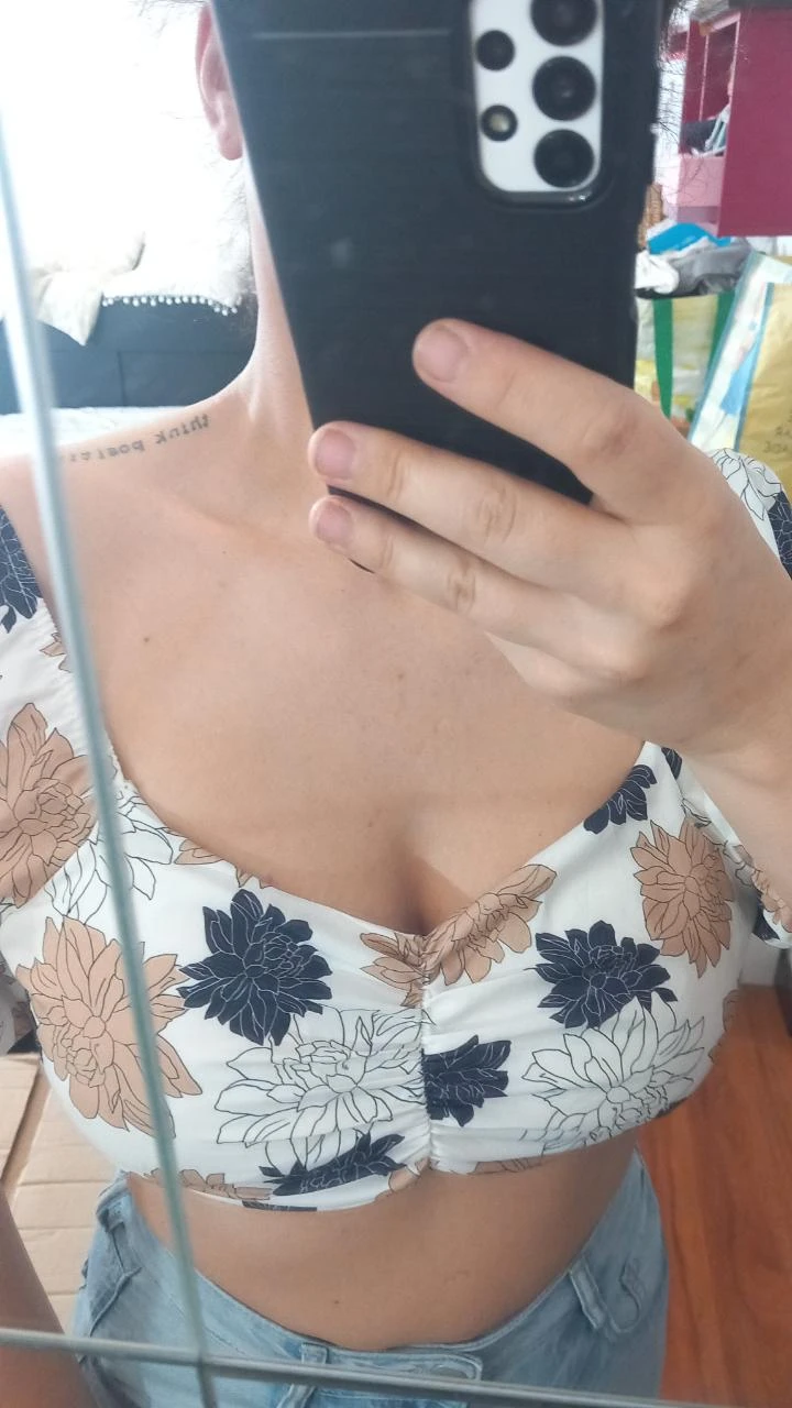 Top corto con flores / Diseño floral Talla M | Crop top florido, Talla M | Sin marca – photo 5